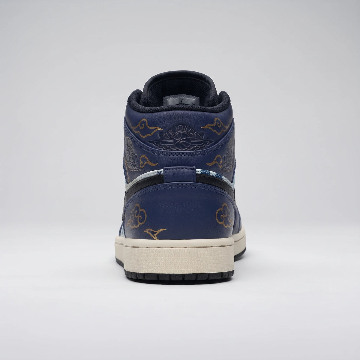 Custom Sneaker Great Wave & Imperial Gold Dragon Mids