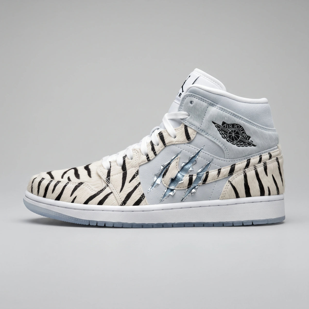 Custom Sneaker Snow White Tiger & Frost Claw Mids