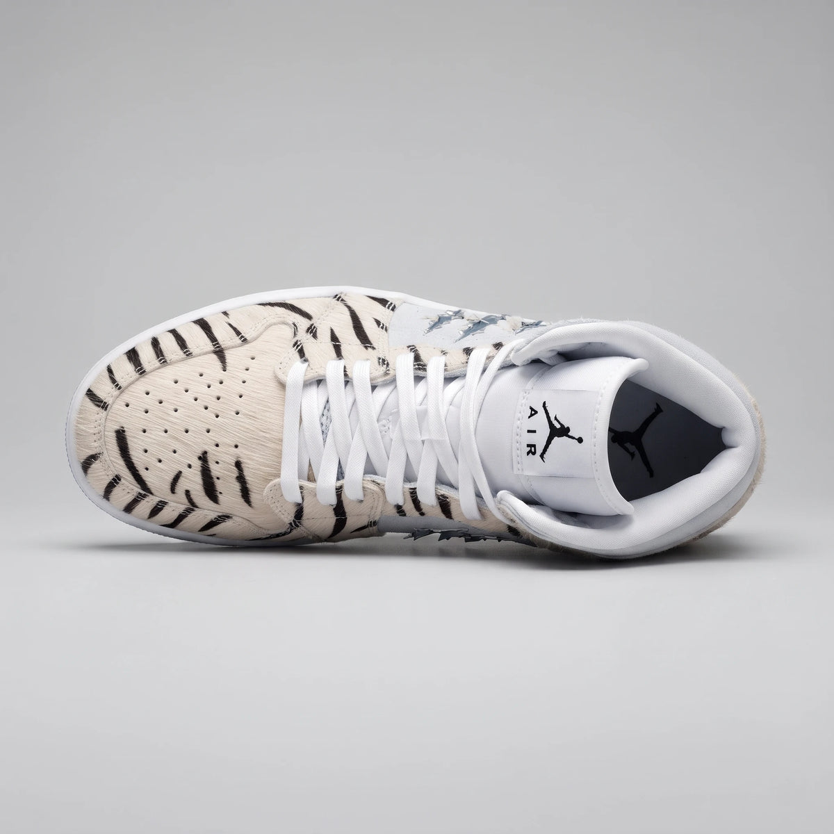 Custom Sneaker Snow White Tiger & Frost Claw Mids