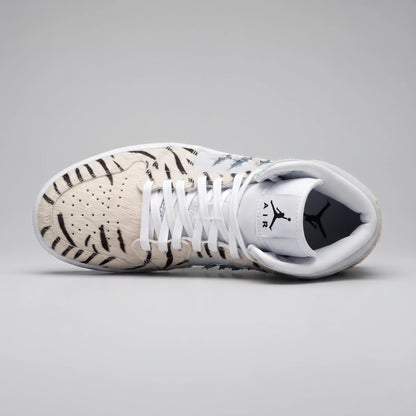Custom Sneaker Snow White Tiger & Frost Claw Mids