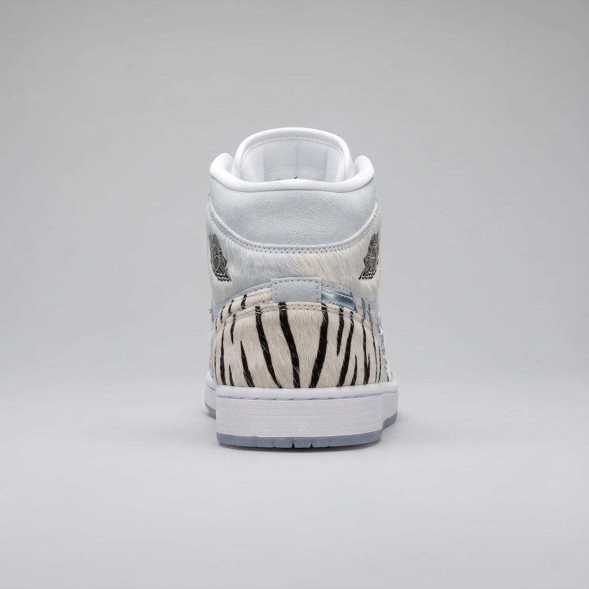 Custom Sneaker Snow White Tiger & Frost Claw Mids